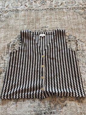Vest Top Zigzag Button-Front Top in Black and Cream